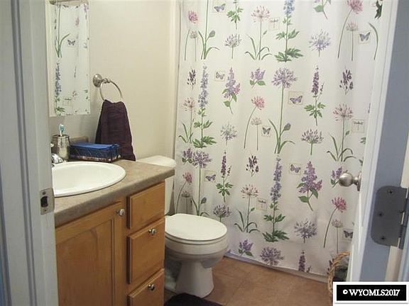 4th image of 922 Meadowlark Dr