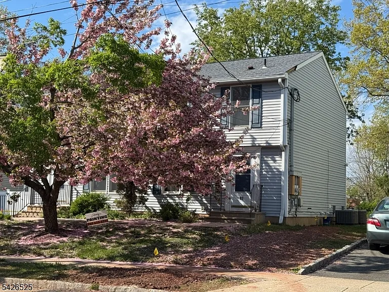 87 Fairview Ave — Photo 1