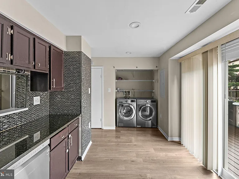 7302 Rokeby Dr — Photo 15