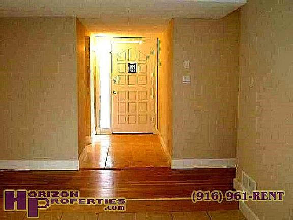 3rd image of 8632 Glenroy Way