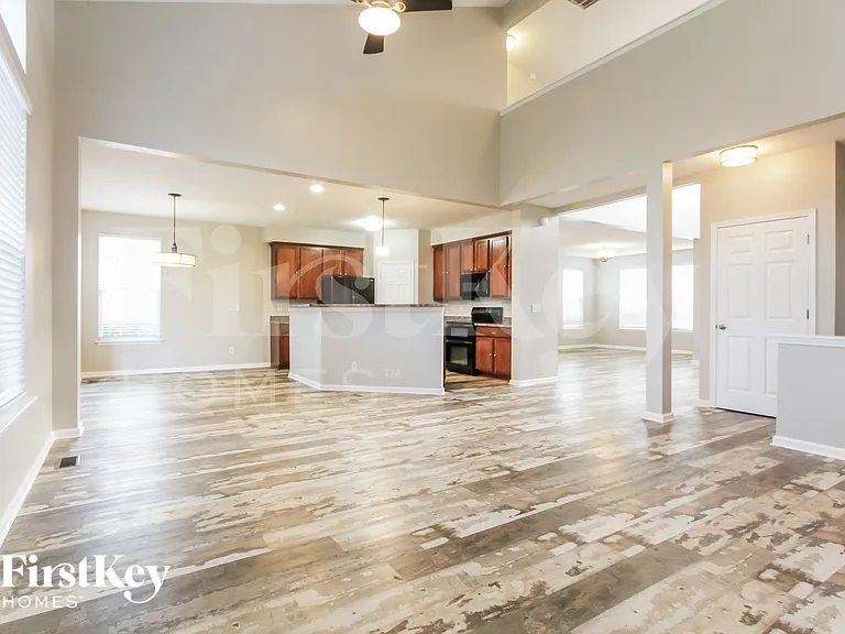1526 Old Thicket Ct — Photo 4