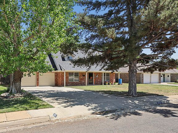 2nd image of 2816 Lloyd Dr