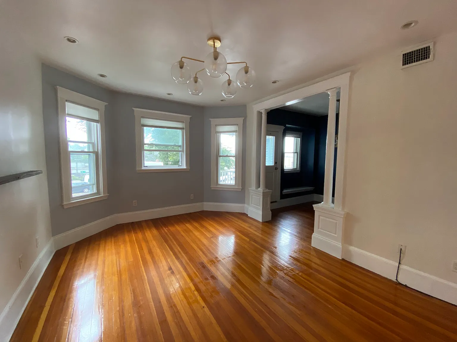 1098 Bennington St — Photo 4