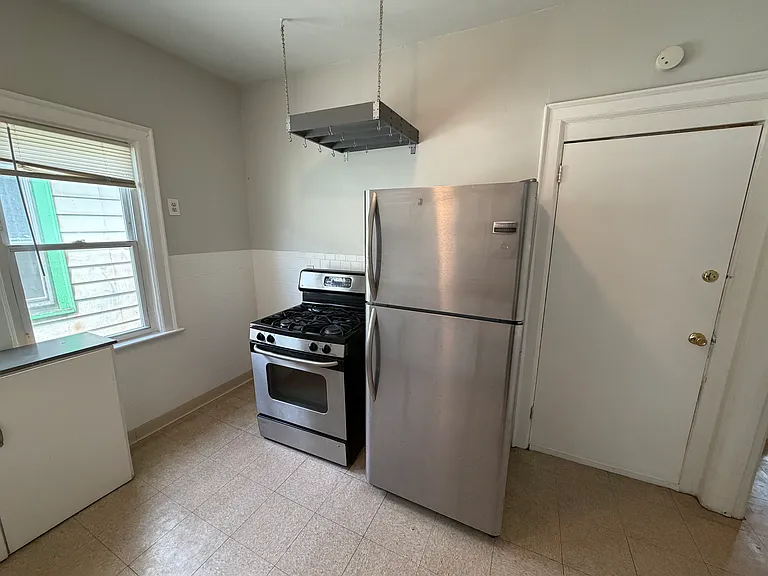 453 Herkimer St #UPPER — Photo 10