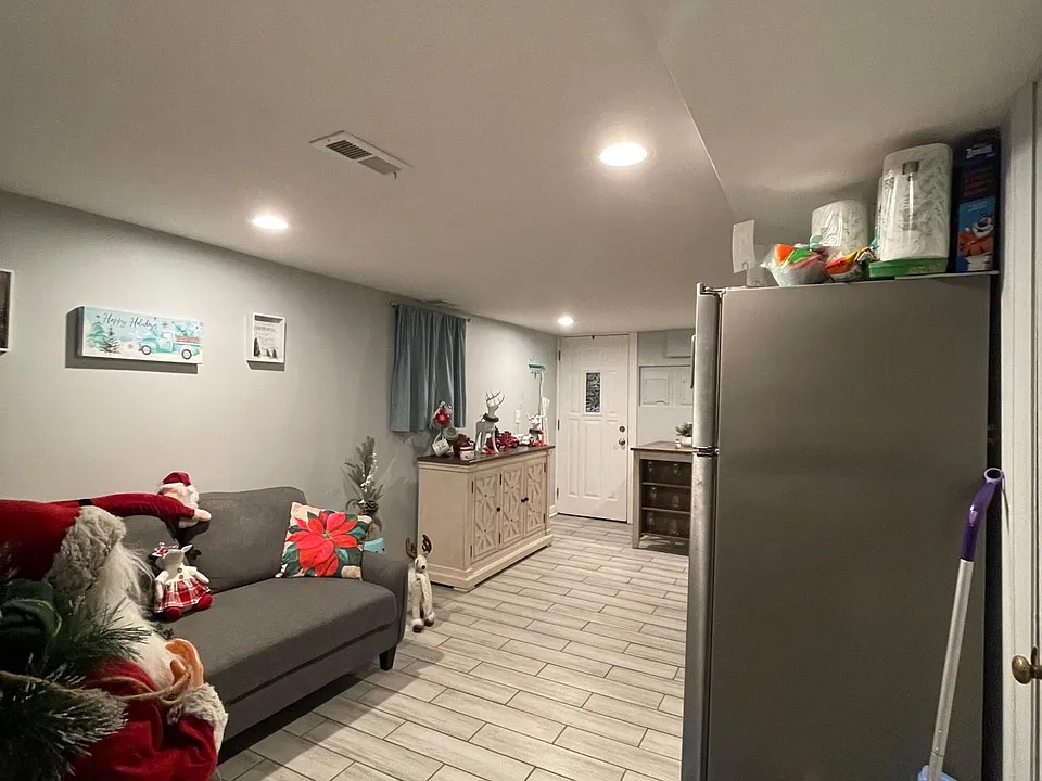 2038 N Karlov Ave #BASEMENT