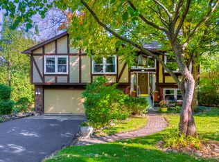 262 Indian Trl, Lake In The Hills, IL 60156