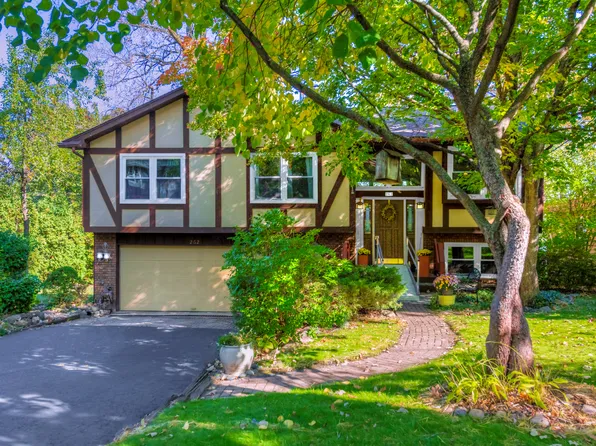 262 Indian Trl, Lake In The Hills, IL 60156