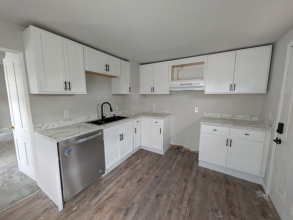 3rd image of 425 N Hanover St #2