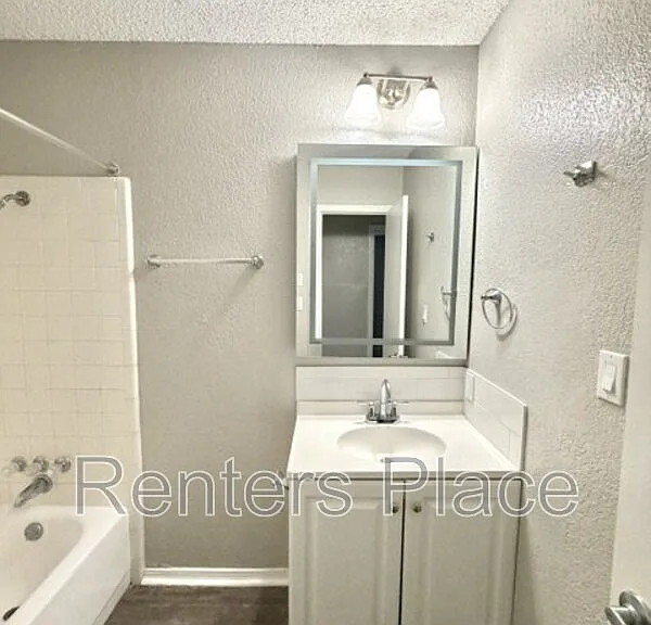 313 N Cedar St — Photo 10