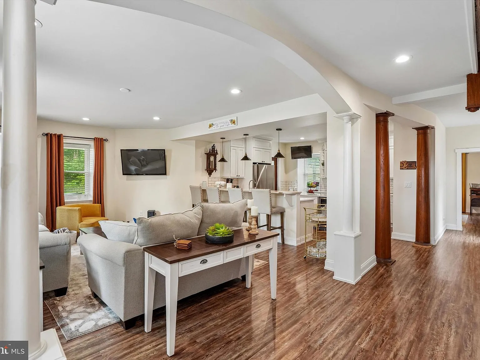 3 bed, 2.5 bath, 5513 sqft, $3,800 — Photo 4