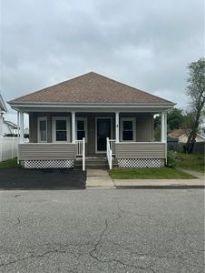26 Mayflower St, East Providence, RI, 02914
