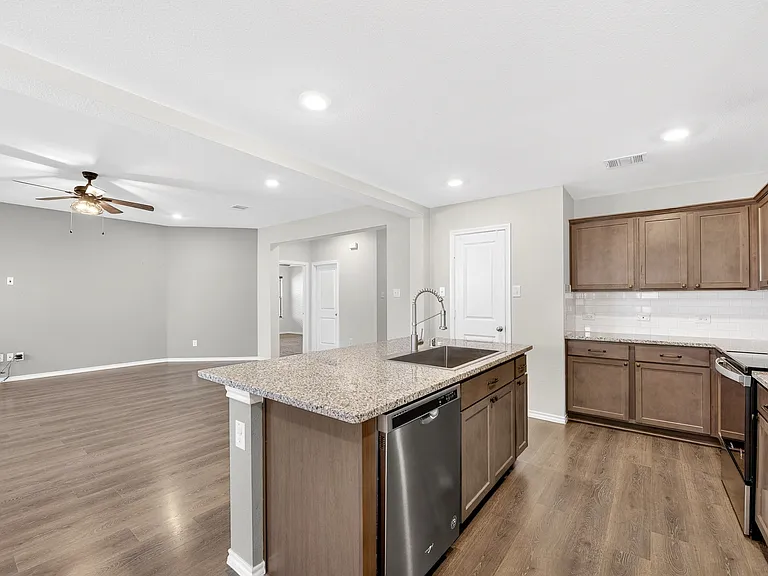 114 Harvard Blvd — Photo 19