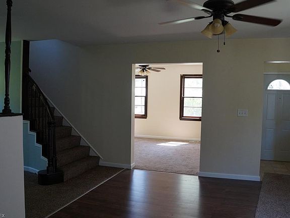 3rd image of 425 Thayer Ave