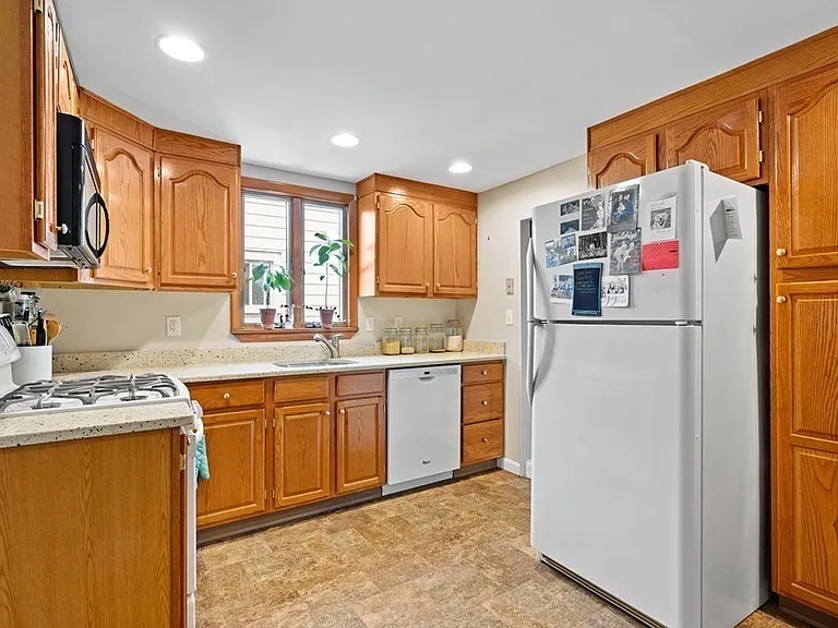 51 Fairlawn St #51 — Photo 7