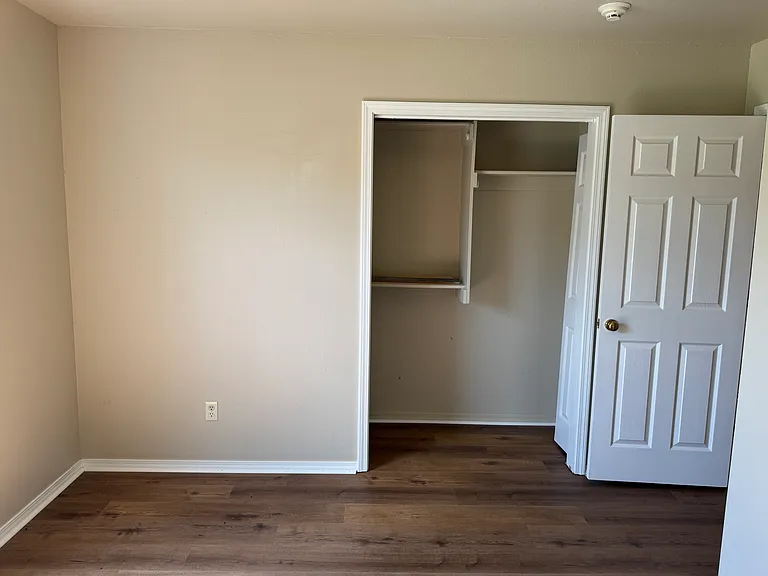 223 N Valley Dr — Photo 12