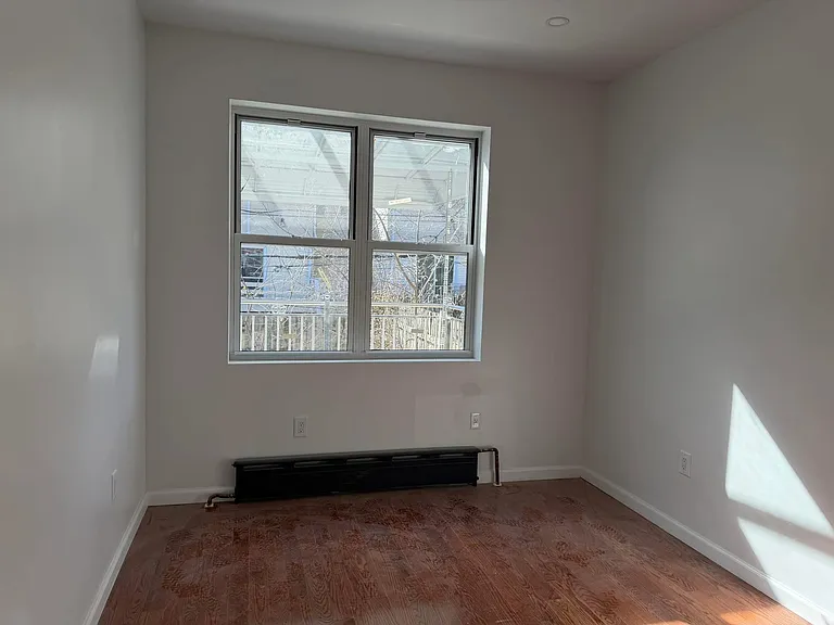 2218 E 27th St #2 — Photo 5