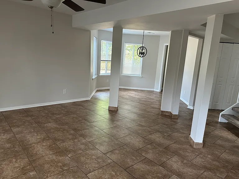 331 Sunflower Ct — Photo 4