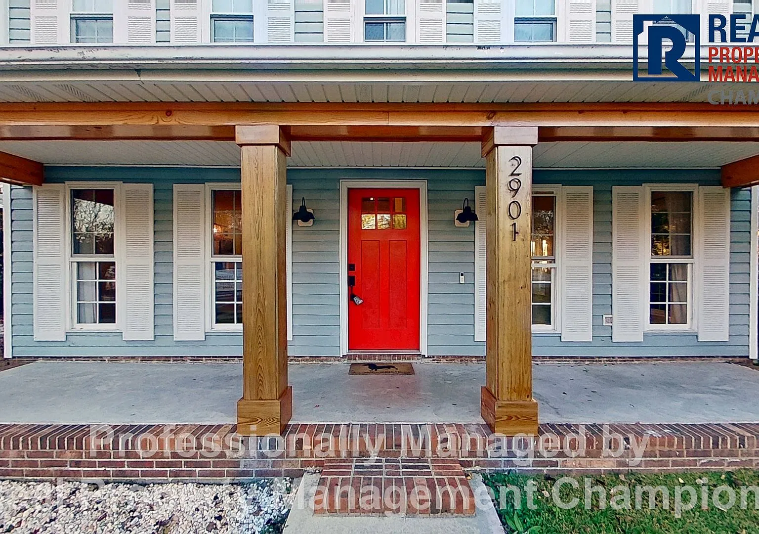 Beautiful Home Featuring Fenced Yard and Hot Tub in Northchase — Photo 2