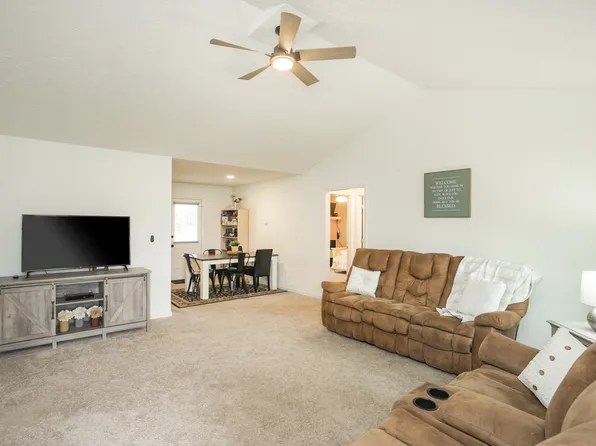 1010 Dellrose Dr, Bell Buckle, TN 37020