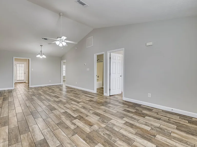 219 Lynbrook Way — Photo 4
