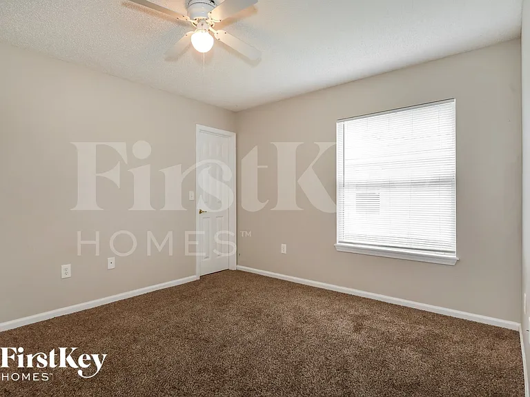 1220 Maclaren St — Photo 12