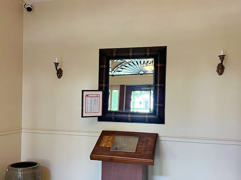 Elliott Apartments — Photo 15