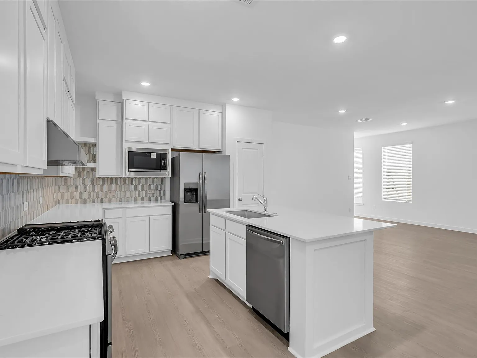 3 bed, 2.5 bath, $2,100 — Photo 3