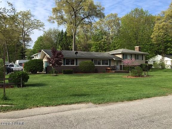 3rd image of 2015 Belmont Dr
