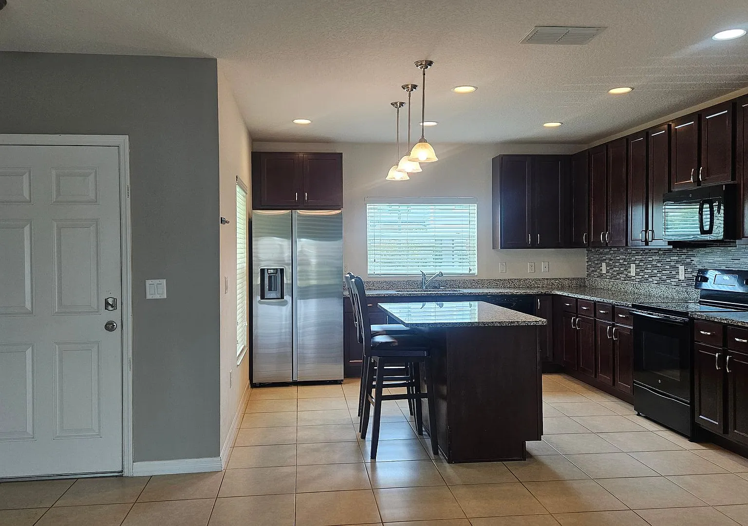 Beautiful Corner-Unit Townhome in a Gated Community! — Photo 2