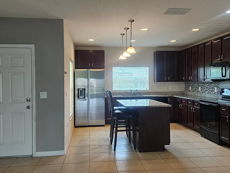 233 Primrose Dr — Photo 2