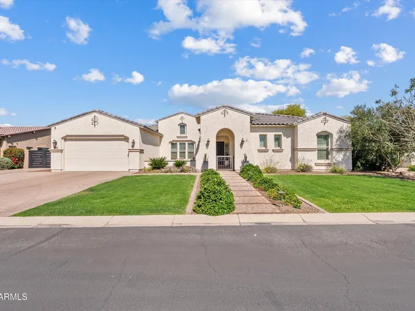 2562 E CLARK Drive, Gilbert, AZ 85297