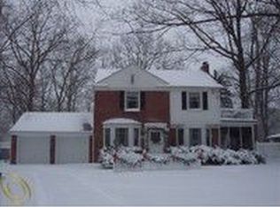 21005 Thorofare Rd, Grosse Ile, MI 48138