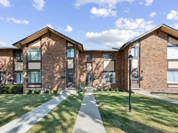 18W138 W 14th St #9, Villa Park, IL 60181