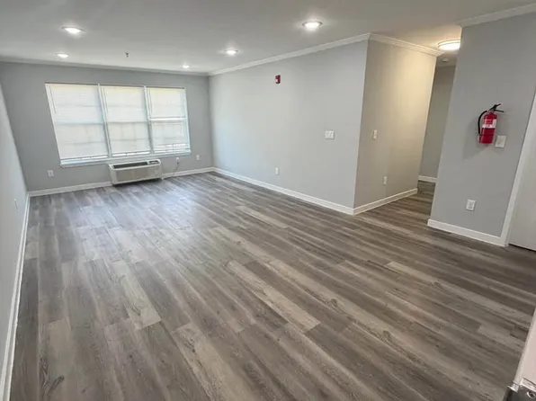 47 12th Ave #204, Paterson, NJ 07501