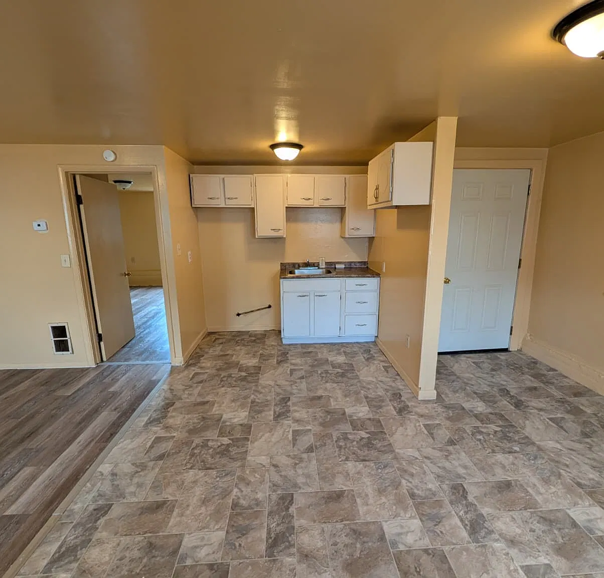 1 bed, 760 sqft, $900 — Photo 3