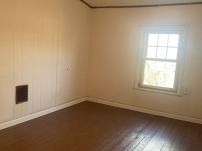 1035 Washington St — Photo 5