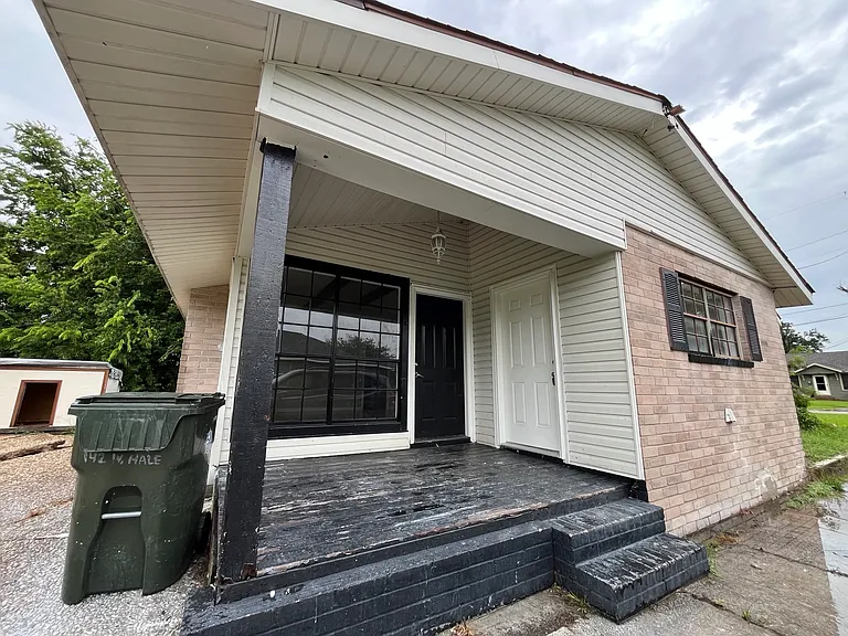 142 W Hale St — Photo 1