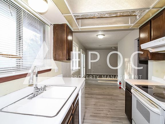 3rd image of 409 Woodland Dr