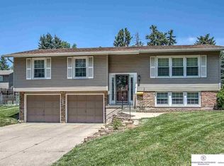 9710 Erskine St, Omaha, NE 68134