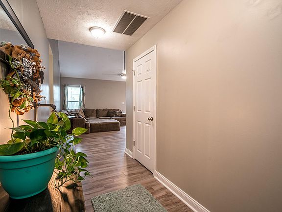 5th image of 209 Hill Terrace Dr