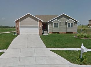 320 Orchard Pl, Hickman, NE 68372