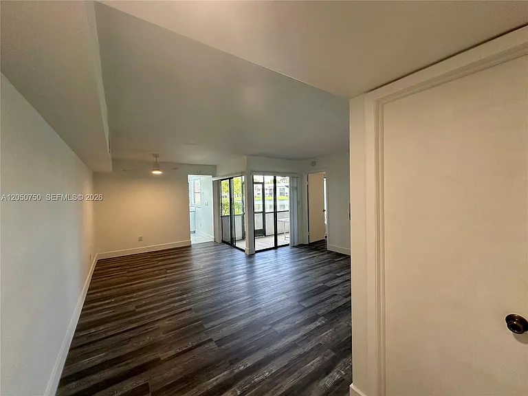 960 N Franklin Ave #960G — Photo 6