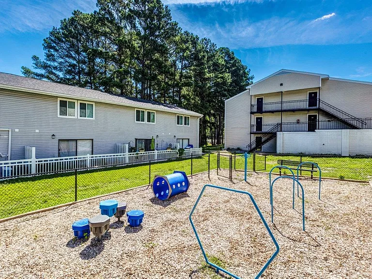 Forestbrook Apartments and Townhomes — Photo 14