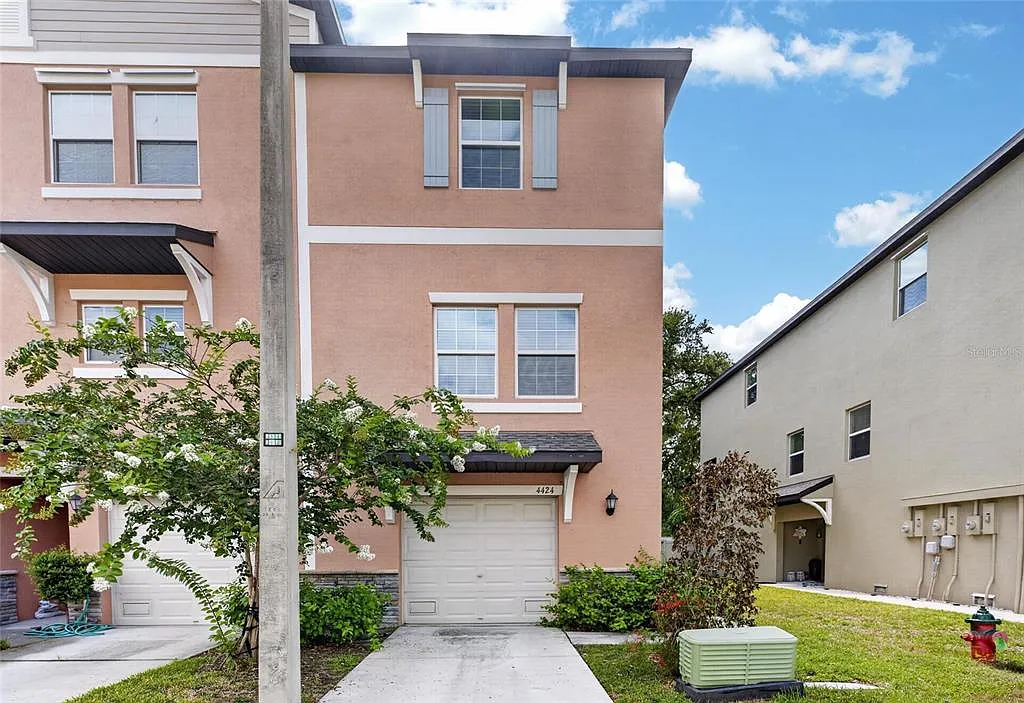 3 bed, 3.0 bath, 1864 sqft, $2,700 — Photo 2