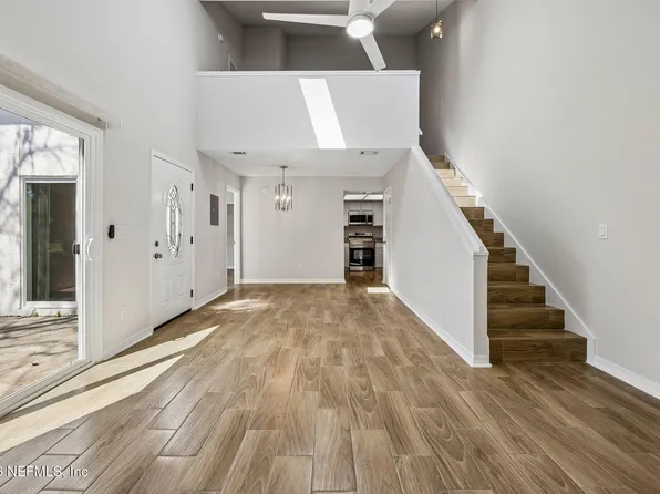 2102 CHALLENGER Court E #2102, Atlantic Beach, FL 32233