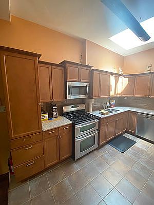 1st image of 319 Columbia St #1B