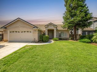 1942 Cromwell Ave, Clovis, CA 93611