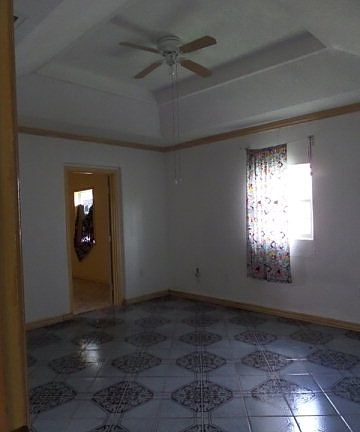 3rd image of 102 Mesquite Dr