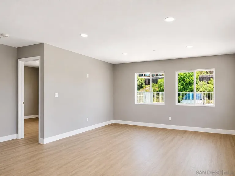 2421 Balboa Vista Dr #2 — Photo 4