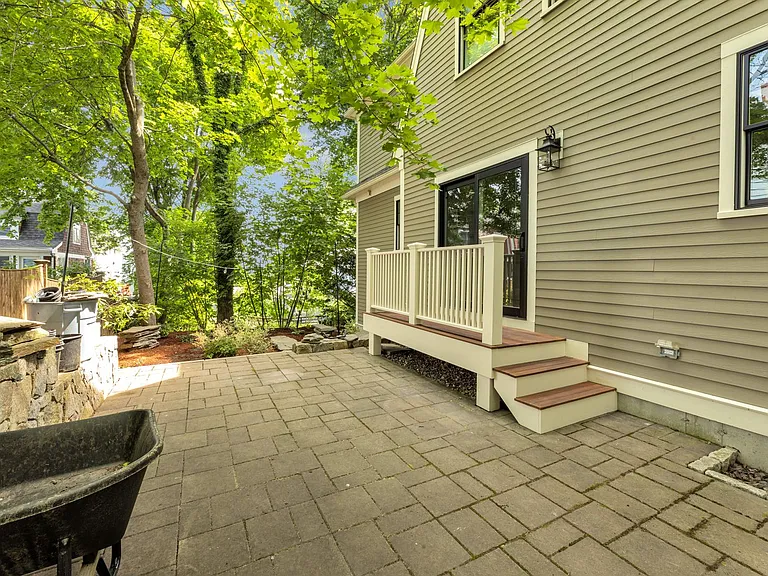 11 Chase Ave — Photo 23